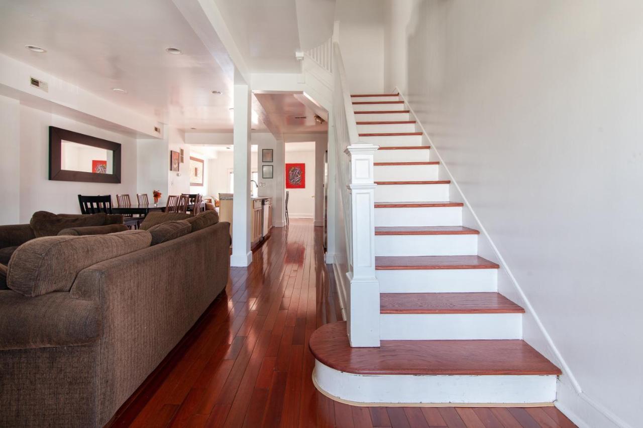 Four-Bedroom House,1265595061:JPEG