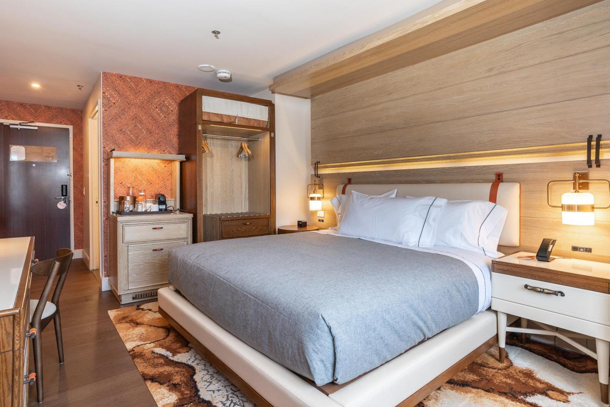 Deluxe King Room,1551693541:JPEG