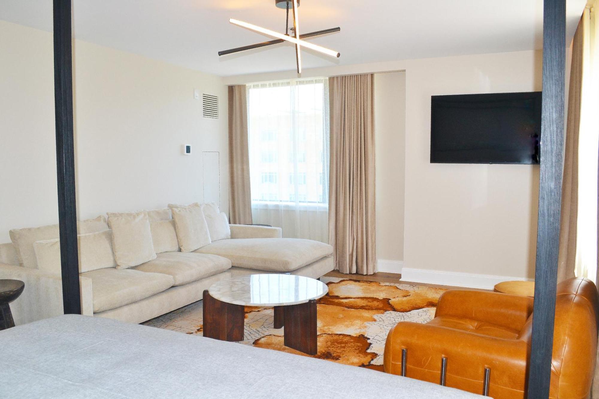 Premium One-Bedroom King Suite,1589628202:JPEG