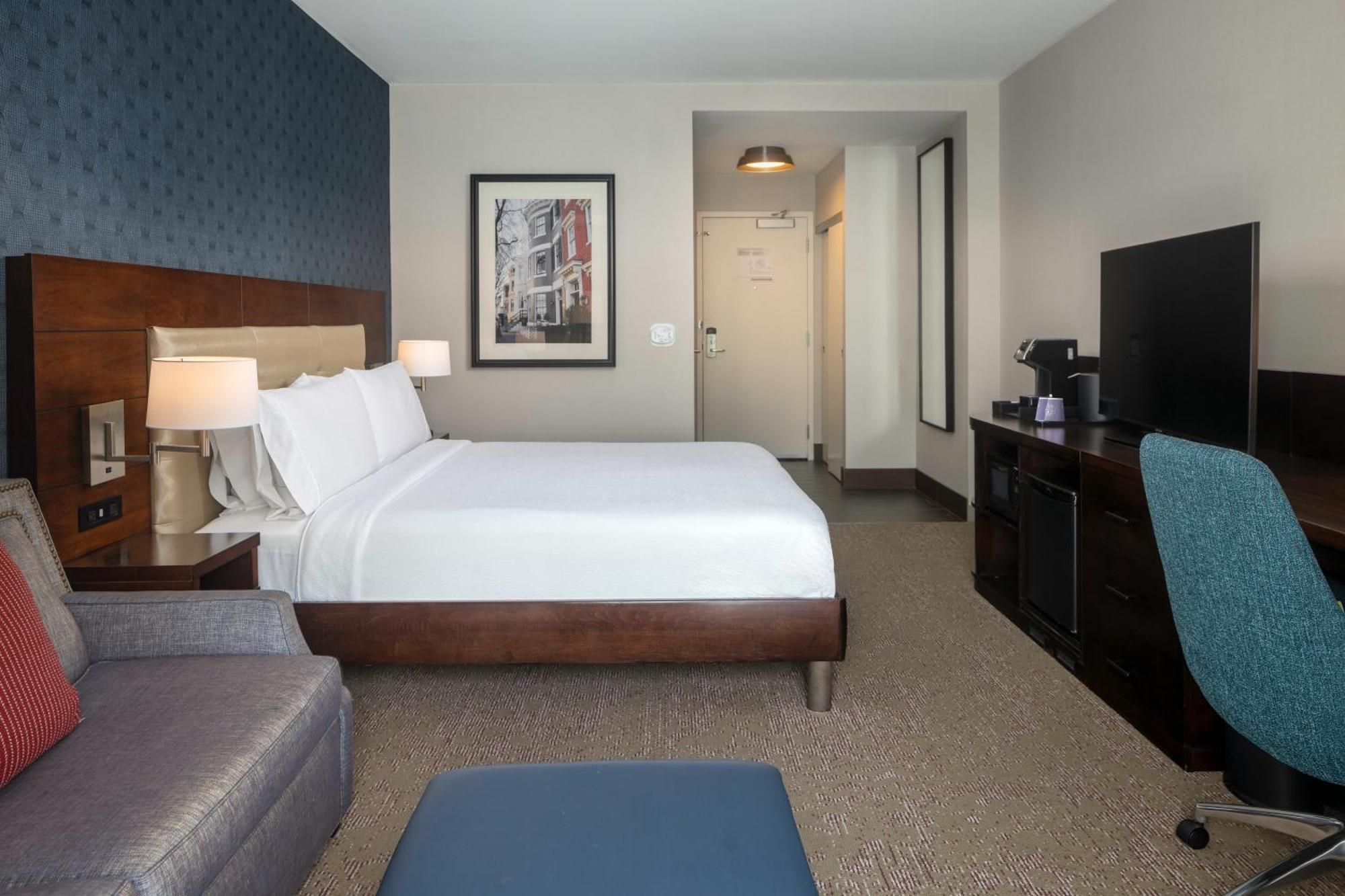 Deluxe King Room - Hearing Accessible,1592077563:JPEG