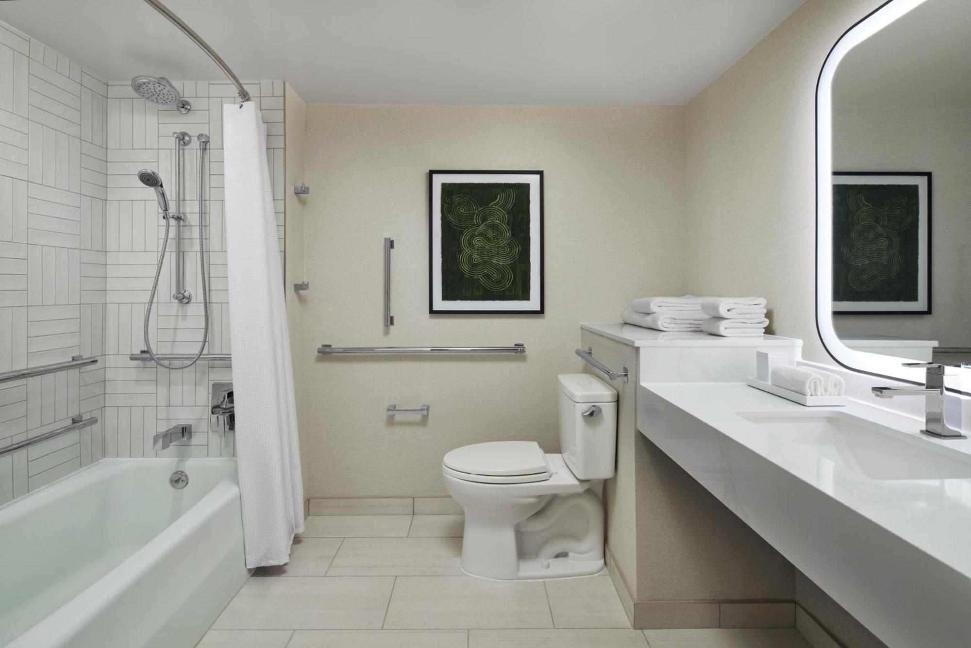 King Room Accessible Tub