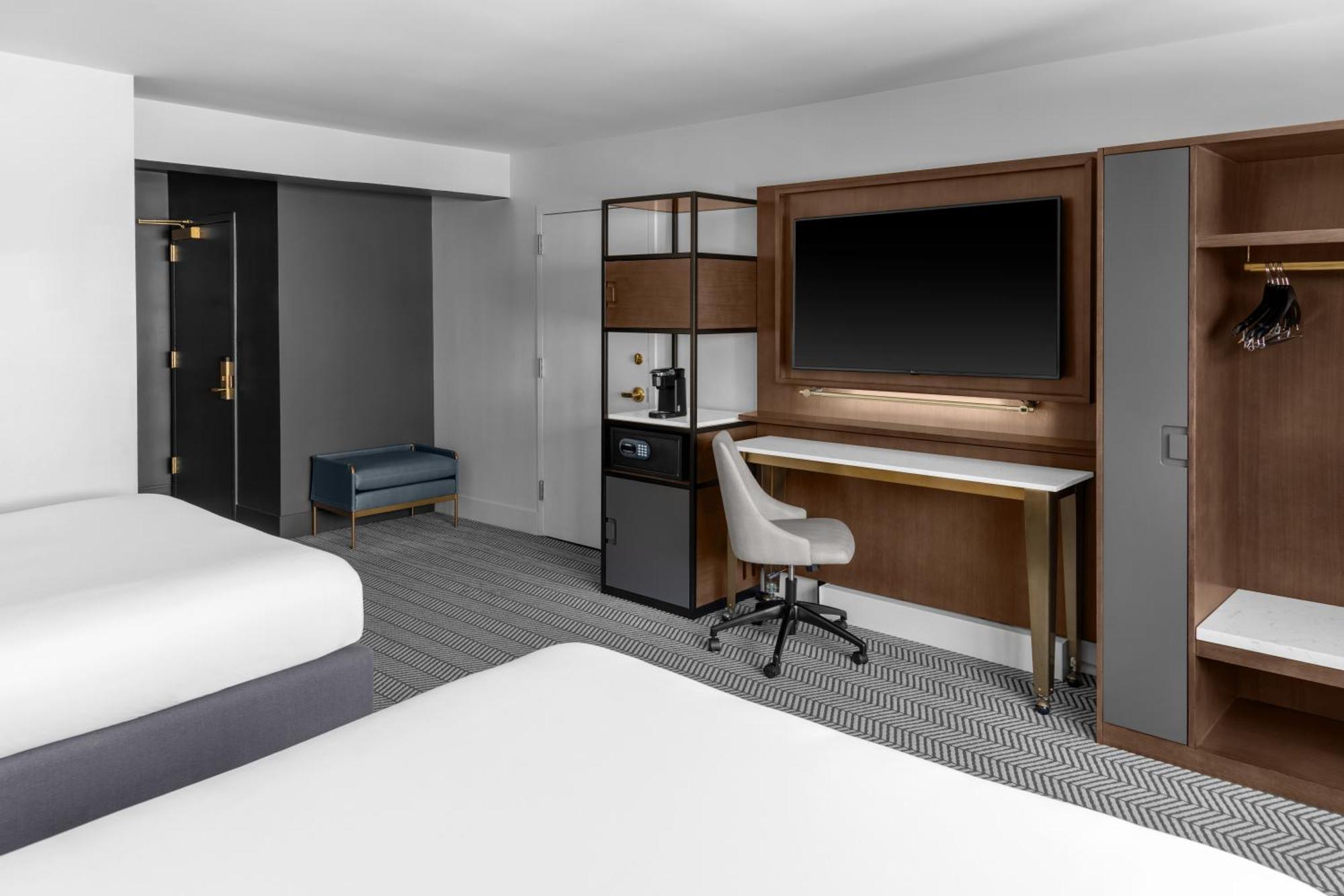 Deluxe Queen Room Two Queen Beds City View