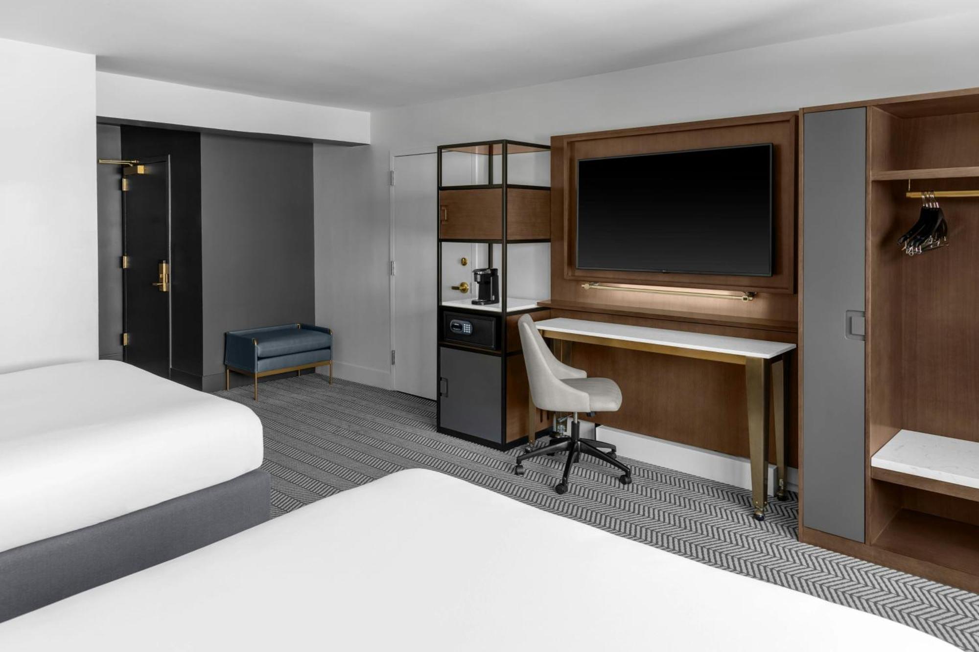 Deluxe Queen Room Two Queen Beds City View