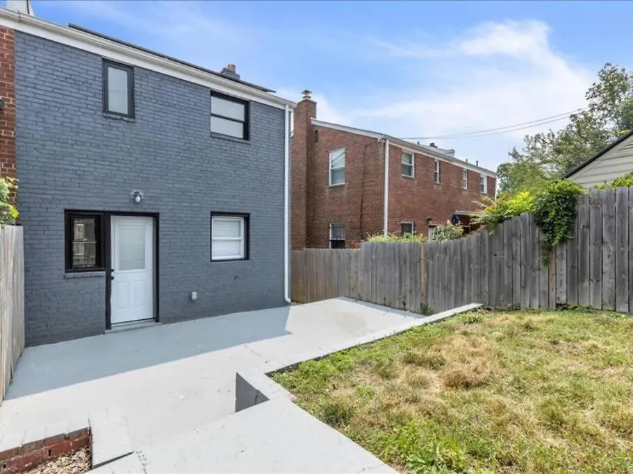 Quaint 3/2.5 Home In Fort Dupont-1