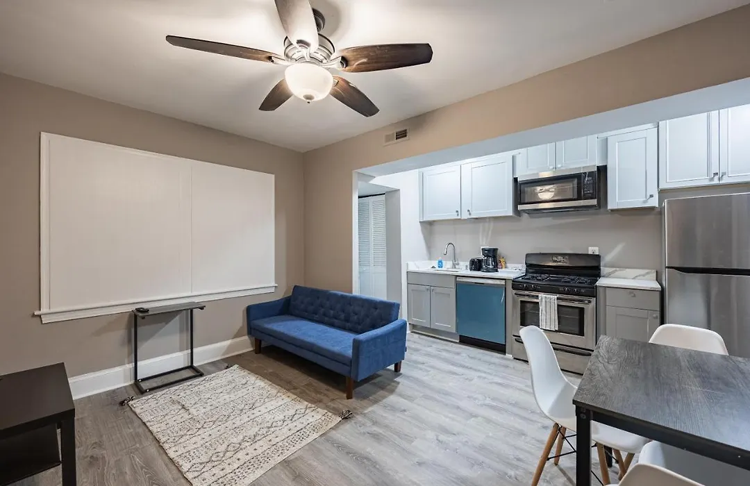 Modern Lux 2 Bedroom Condo Near Downtown-1