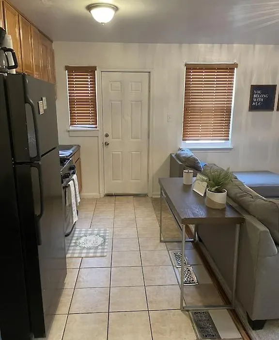 Cozy 2 Bedroom, Minutes From Capitol Hill-1