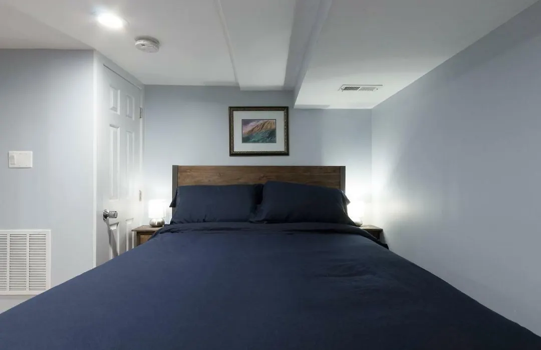 Luxury 2 Bedroom Apartment W/ Free Parking-1