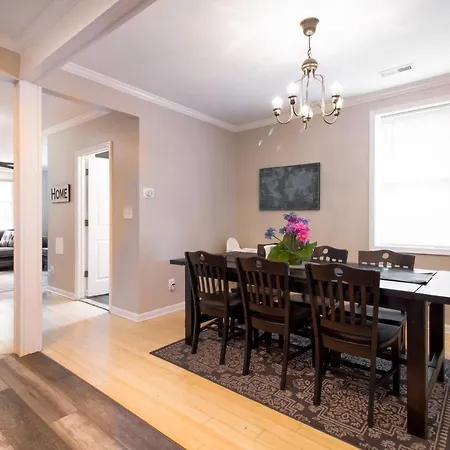 The Gray Corner House By Gallaudet 3 Bedroom 2 Ba-3