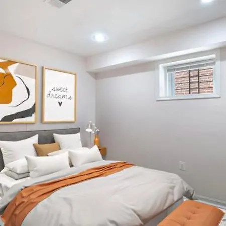 Modern 2 Bedroom Condo W Free Parking!-2