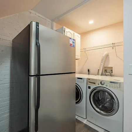 Modern 2 Bedroom Condo W Free Parking!-3