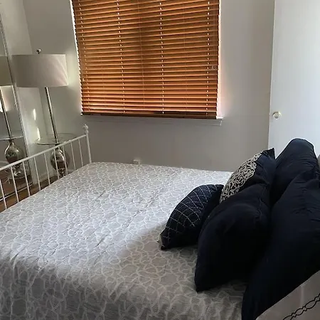 Cozy 2 Bedroom, Minutes From Capitol Hill-3
