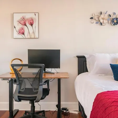 Comfortable 4 Bedroom Home With City View Near Capitol Hill Washington Dc-2