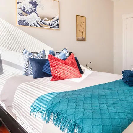 Comfortable 4 Bedroom Home With City View Near Capitol Hill Washington Dc-3