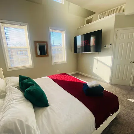 Spacious, Relaxing & Gorgeous 4Bd/4Ba House In Dc!-3