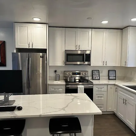 Quaint 3/2.5 Home In Fort Dupont-2