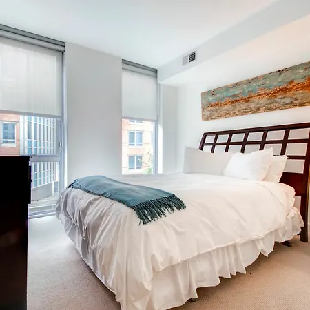 Global Luxury Suites At Chinatown-3