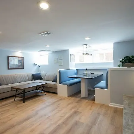 Luxury 2 Bedroom Apartment W/ Free Parking-2