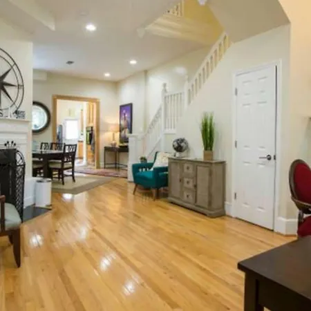Convention Center/Logan Circle Large Cozy House.-2